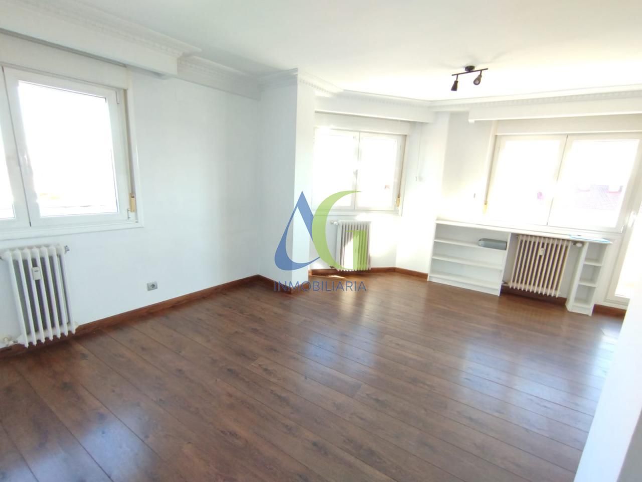 Living room of Flat for sale in León Capital   with Heating and Parquet flooring
