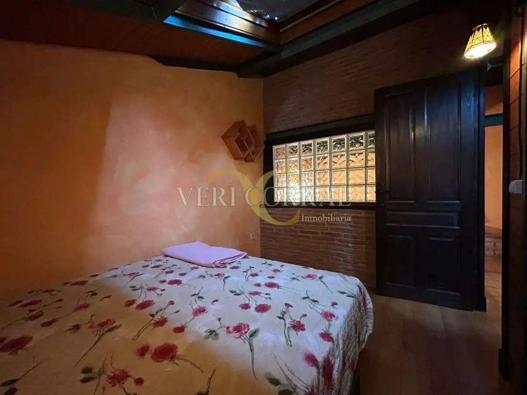 Dormitori de Casa adosada en venda en Llanes amb Calefacció i Moblat