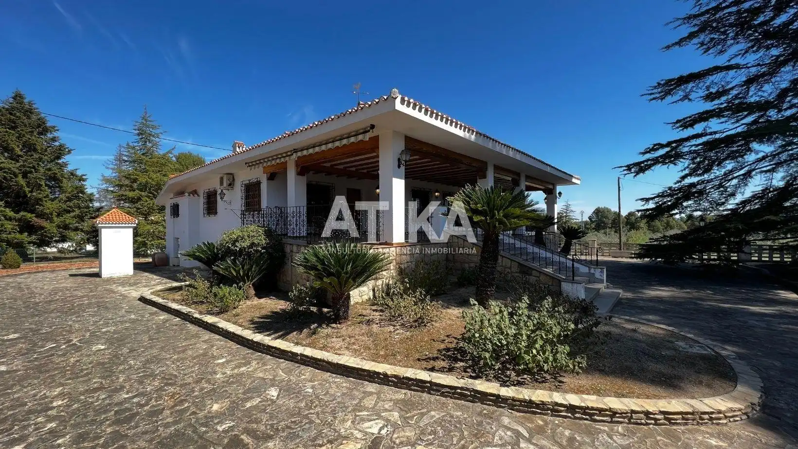 Vista exterior de Casa o xalet en venda en Ontinyent amb Calefacció, Jardí privat i Traster