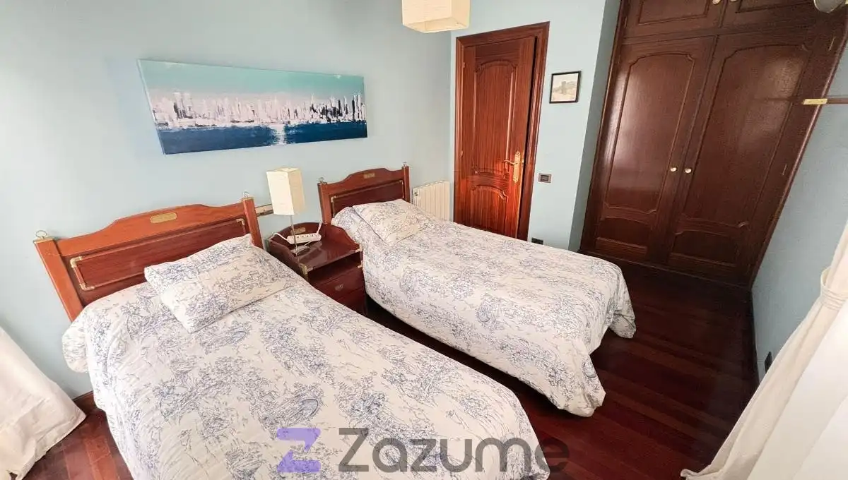Habitación de Dúplex de alquiler en Noja con Jardín privado, Terraza y Piscina