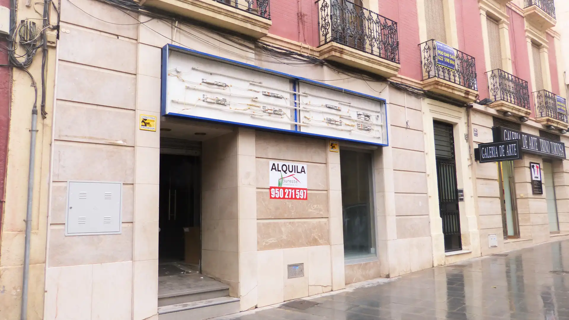 Local comercial en alquiler en Calle Doctor Gómez Ulla 2