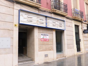 Local comercial de lloguer a Calle Doctor Gómez Ulla 2