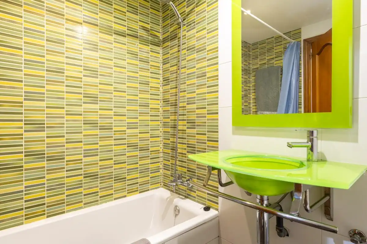 Bathroom of Flat for sale in Valencia  with Air Conditioner, Heating and Private garden