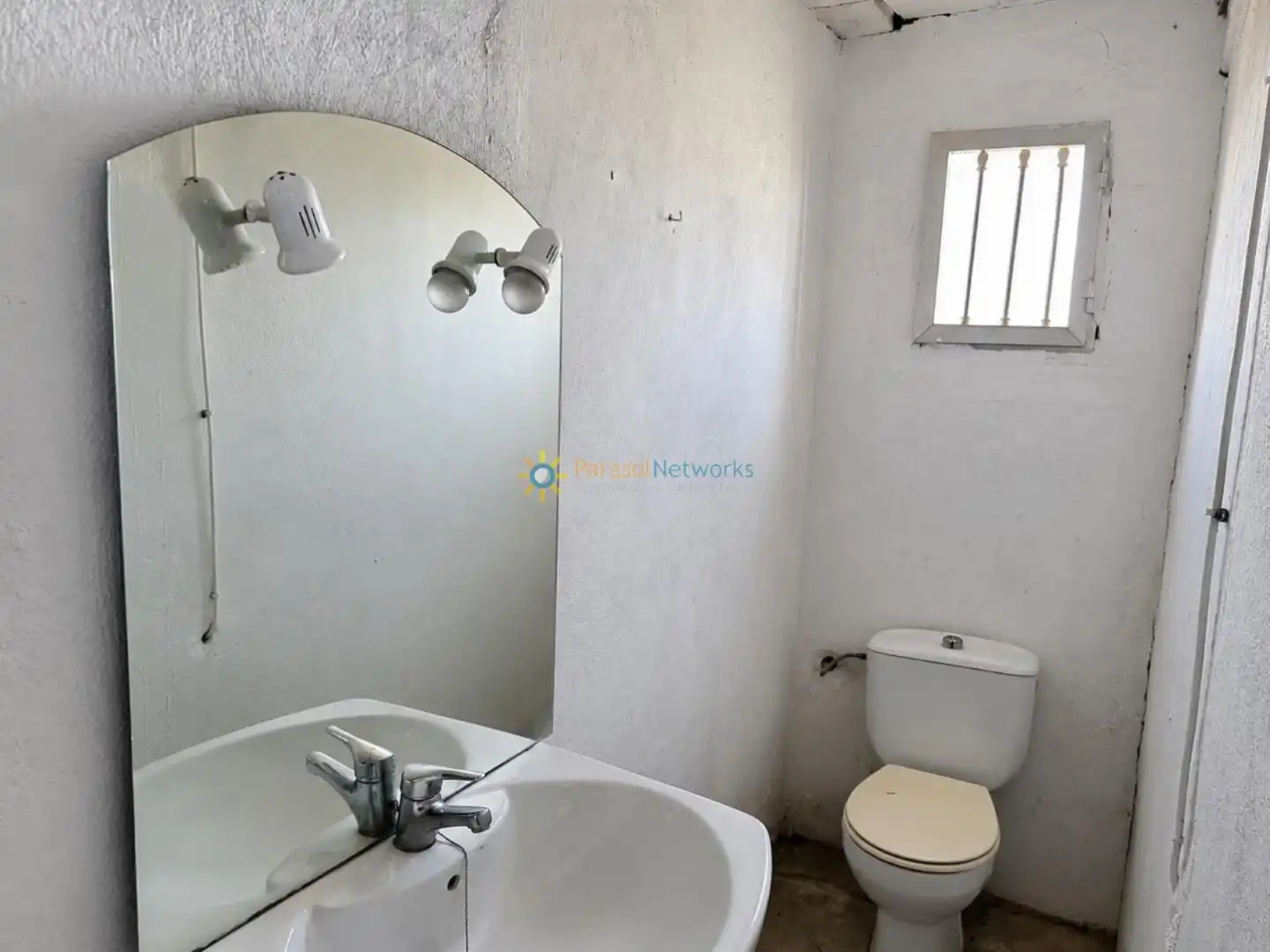 Bany de Finca rústica en venda en Cotes amb Jardí privat, Terrassa i Piscina