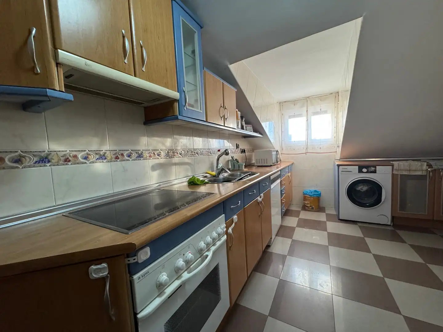 Kitchen of Flat for sale in Nava del Rey  with Heating, Furnished and Oven