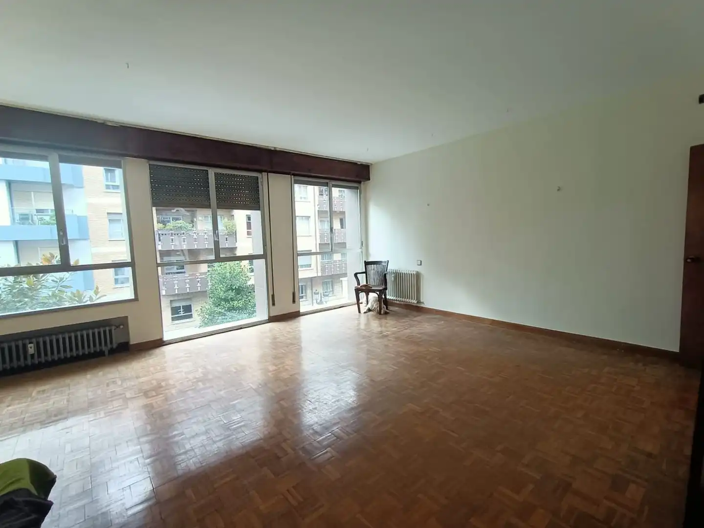 Living room of Flat for sale in Oviedo   with Heating, Terrace and Storage room