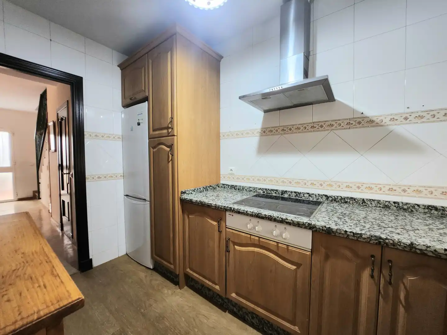Küche von Einfamilien-Reihenhaus zum Verkauf in Alcalá de Guadaira mit Klimaanlage, Terrasse und Abstellraum
