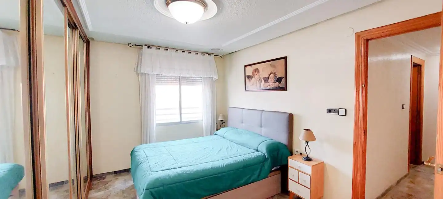 Habitación de Piso de alquiler en Elche / Elx con Amueblado y Balcón
