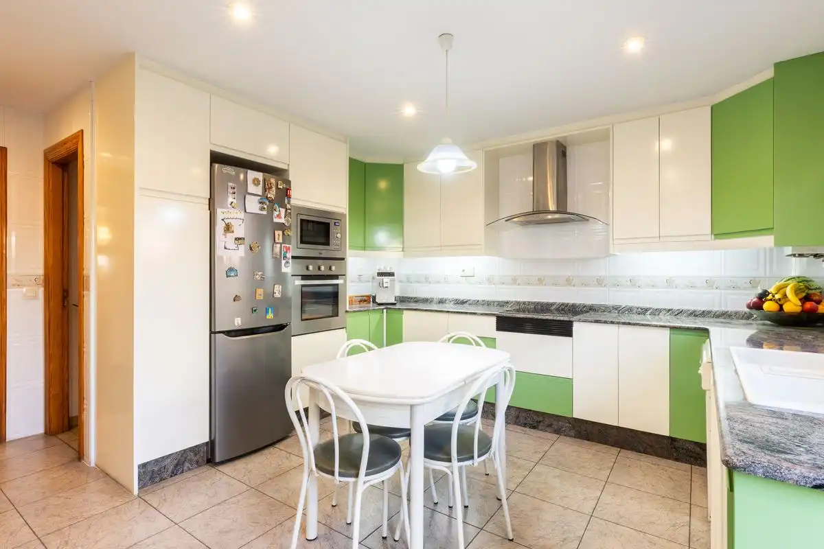 Cocina de Casa adosada en venta en Alaquàs con Aire acondicionado, Calefacción y Terraza