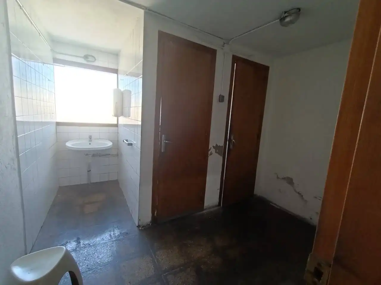 Baño de Nave industrial de alquiler en Sant Llorenç Savall con Calefacción