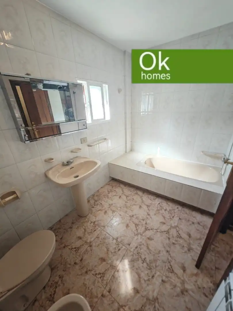 Baño de Casa o chalet en venta en Friol con Calefacción, Jardín privado y Trastero