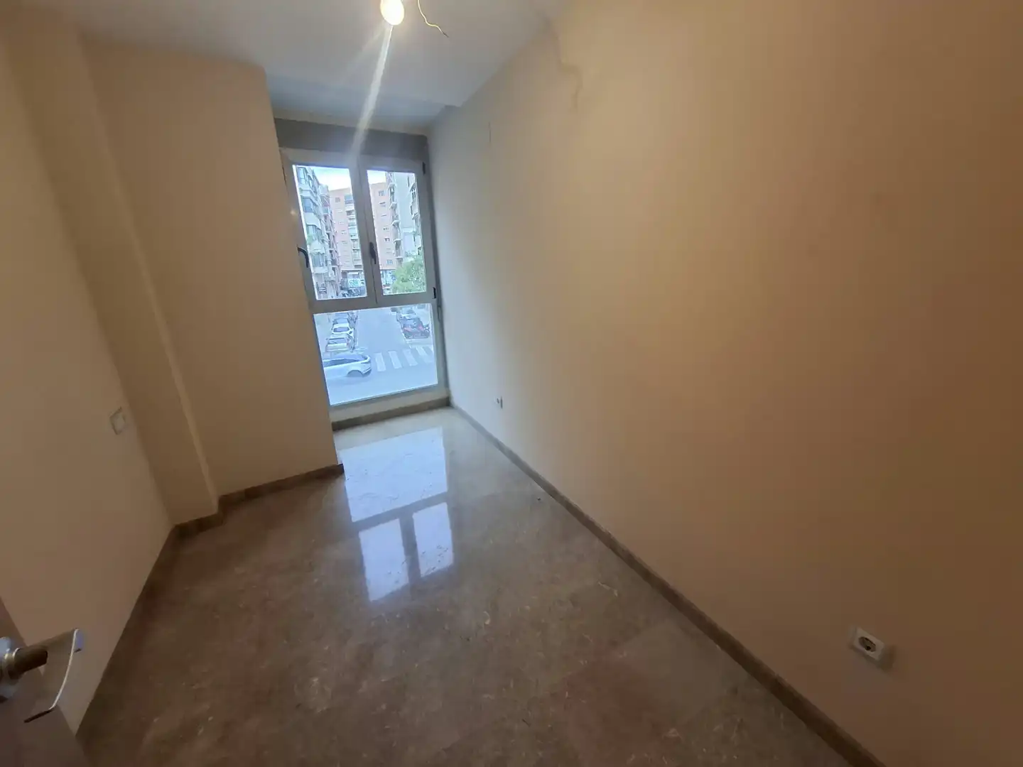 Bedroom of Flat for sale in Valencia  with Air Conditioner and Oven