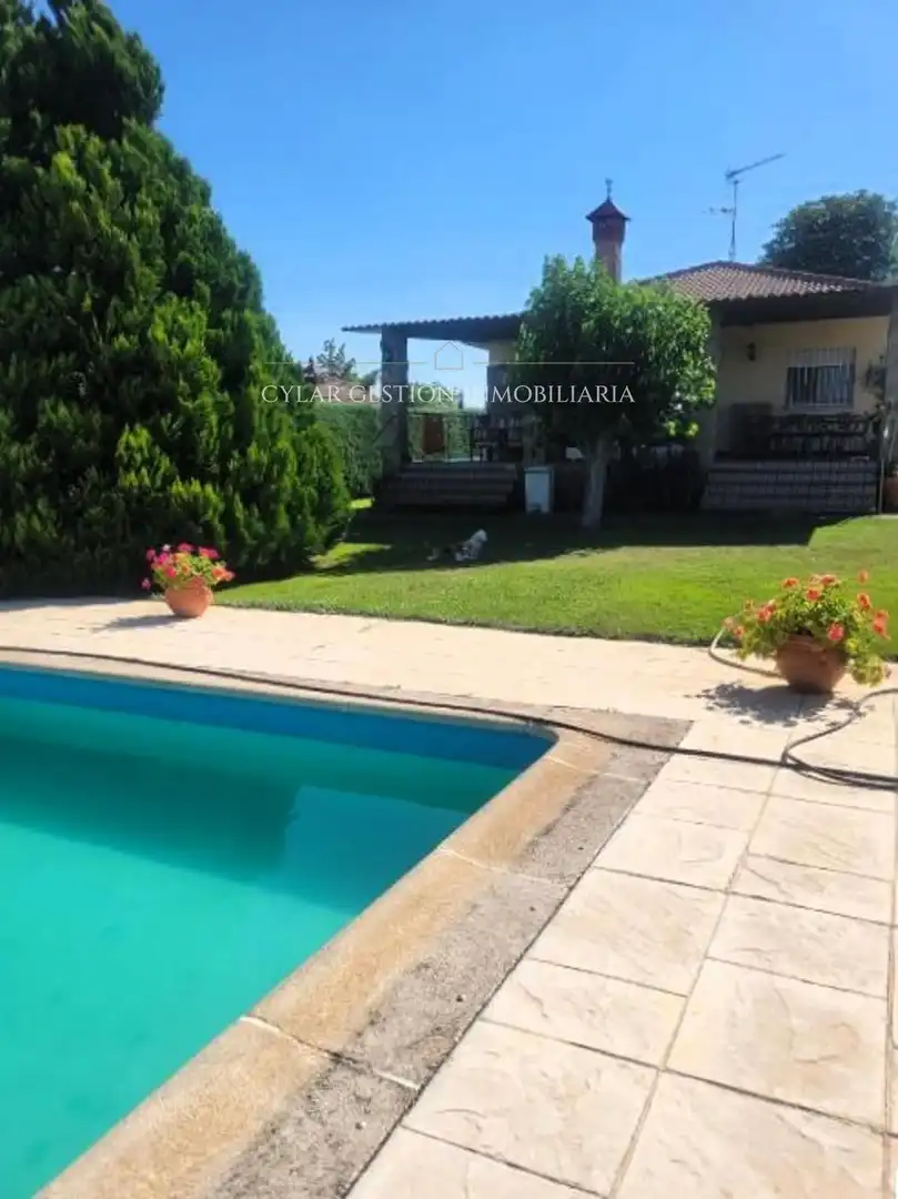 Piscina de Casa o xalet en venda en Castellanos de Villiquera amb Calefacció i Piscina