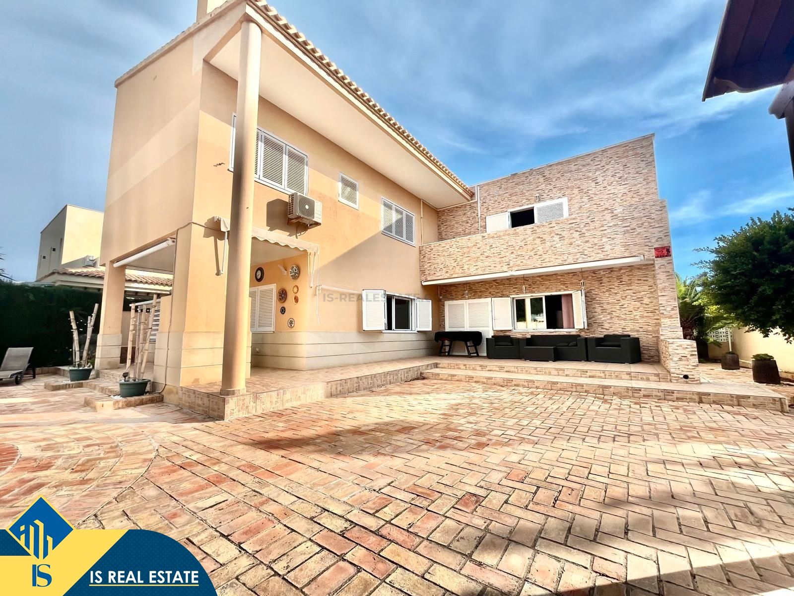 Vista exterior de Casa o chalet en venta en Badajoz Capital con Jardín privado, Terraza y Piscina