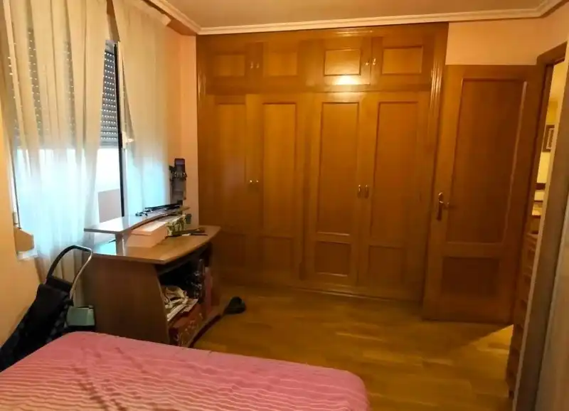 Habitación de Apartamento en venta en León Capital  con Calefacción, Jardín privado y Terraza