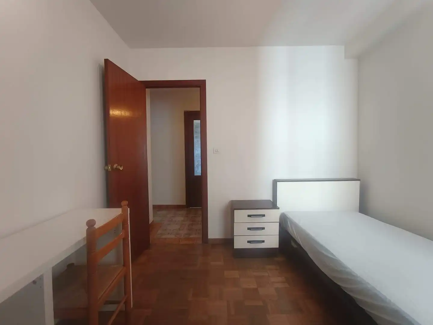 Bedroom of Flat for rent in A Coruña Capital   with Parquet flooring and Furnished