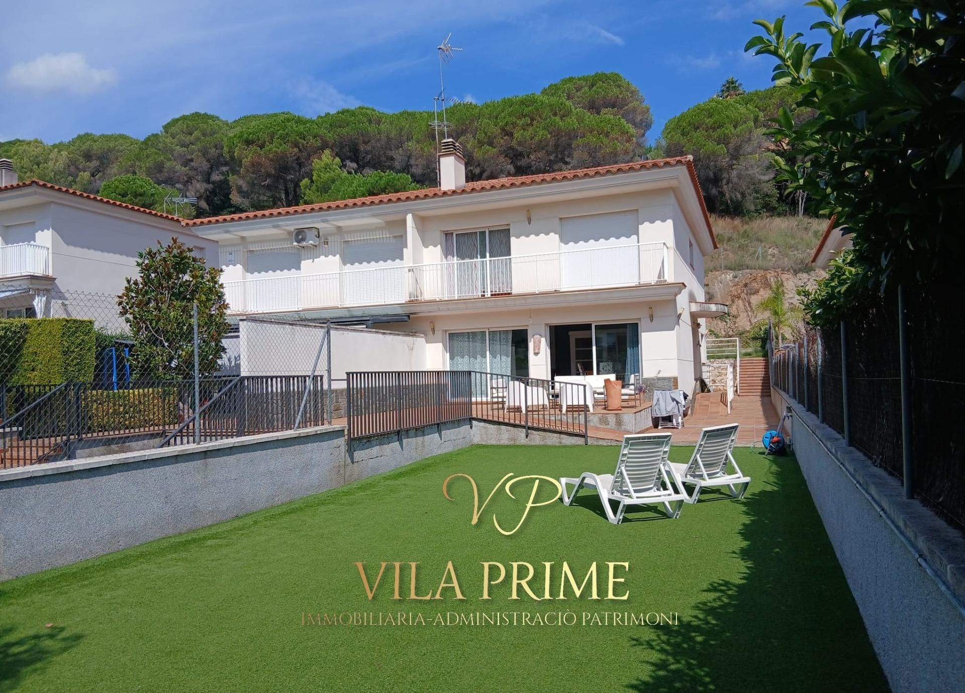 Exterior view of Single-family semi-detached for sale in Argentona  with Air Conditioner, Heating and Private garden
