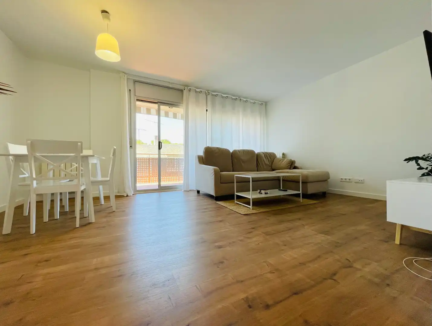 Sala de estar de Piso de alquiler en Corbera de Llobregat con Calefacción, Parquet y Terraza