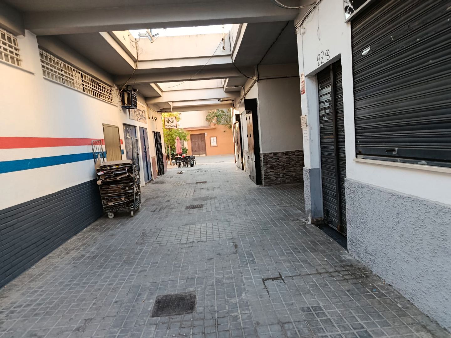 Vista exterior de Local de alquiler en  Sevilla Capital con Aire acondicionado