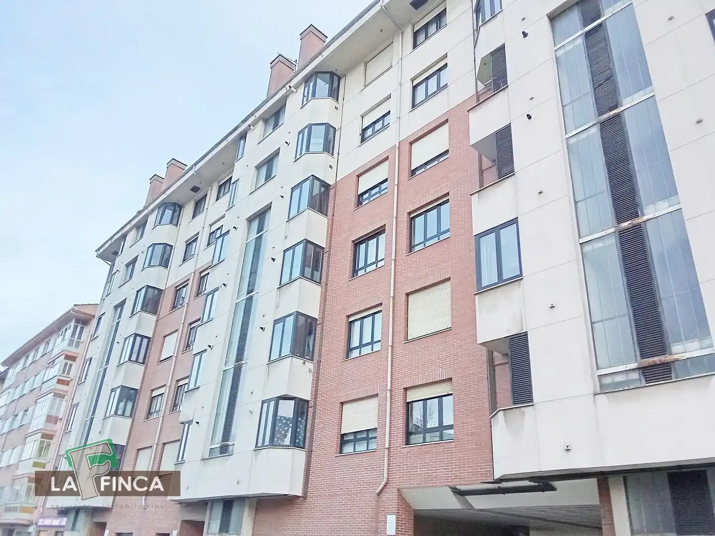 Vista exterior de Piso en venta en Castrillón con Calefacción, Parquet y Terraza