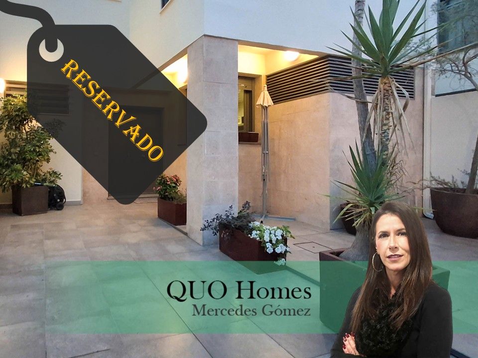 Exterior view of Single-family semi-detached for sale in Jerez de la Frontera  with Air Conditioner, Private garden and Parquet flooring