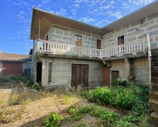 Außenansicht von Country house zum verkauf in Xunqueira de Ambía mit Balkon