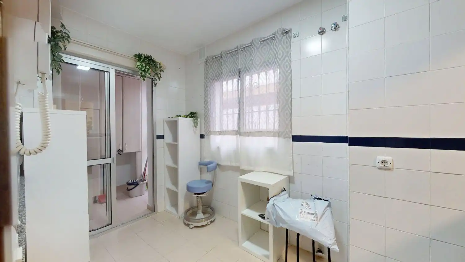 Bathroom of Office for rent in Montequinto  with Air Conditioner and Terrace