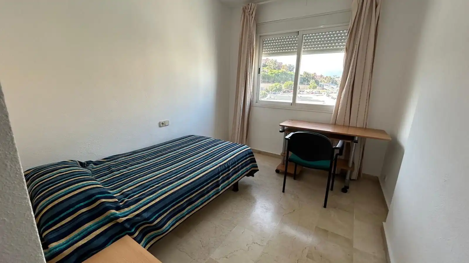 Bedroom of Flat for rent in Algeciras  with Air Conditioner, Furnished and Pets allowed