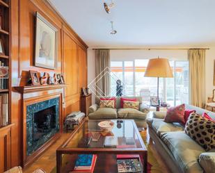 Living room of Flat for sale in  Madrid Capital  with Heating, Terrace and Community pool