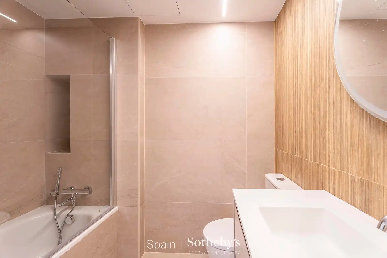 Apartamento con piscina en alquiler en Calle de la Infanta María Teresa, imagen 34