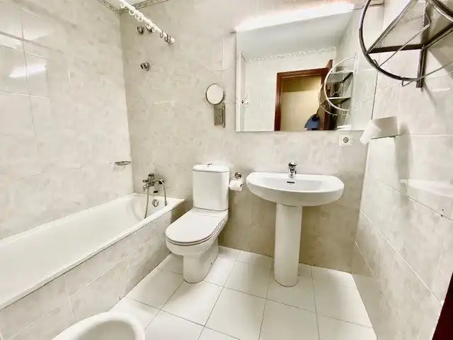 Bathroom of Flat for rent in  Pamplona / Iruña  with Heating