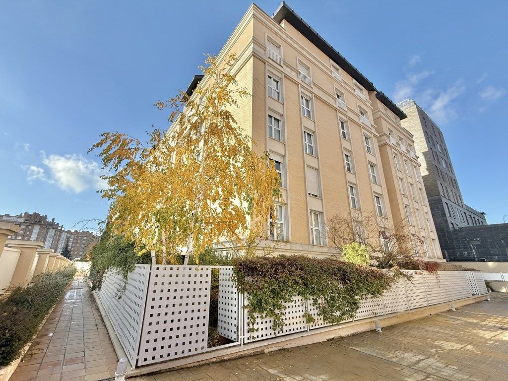 Exterior view of Attic for sale in  Madrid Capital  with Air Conditioner, Private garden and Terrace