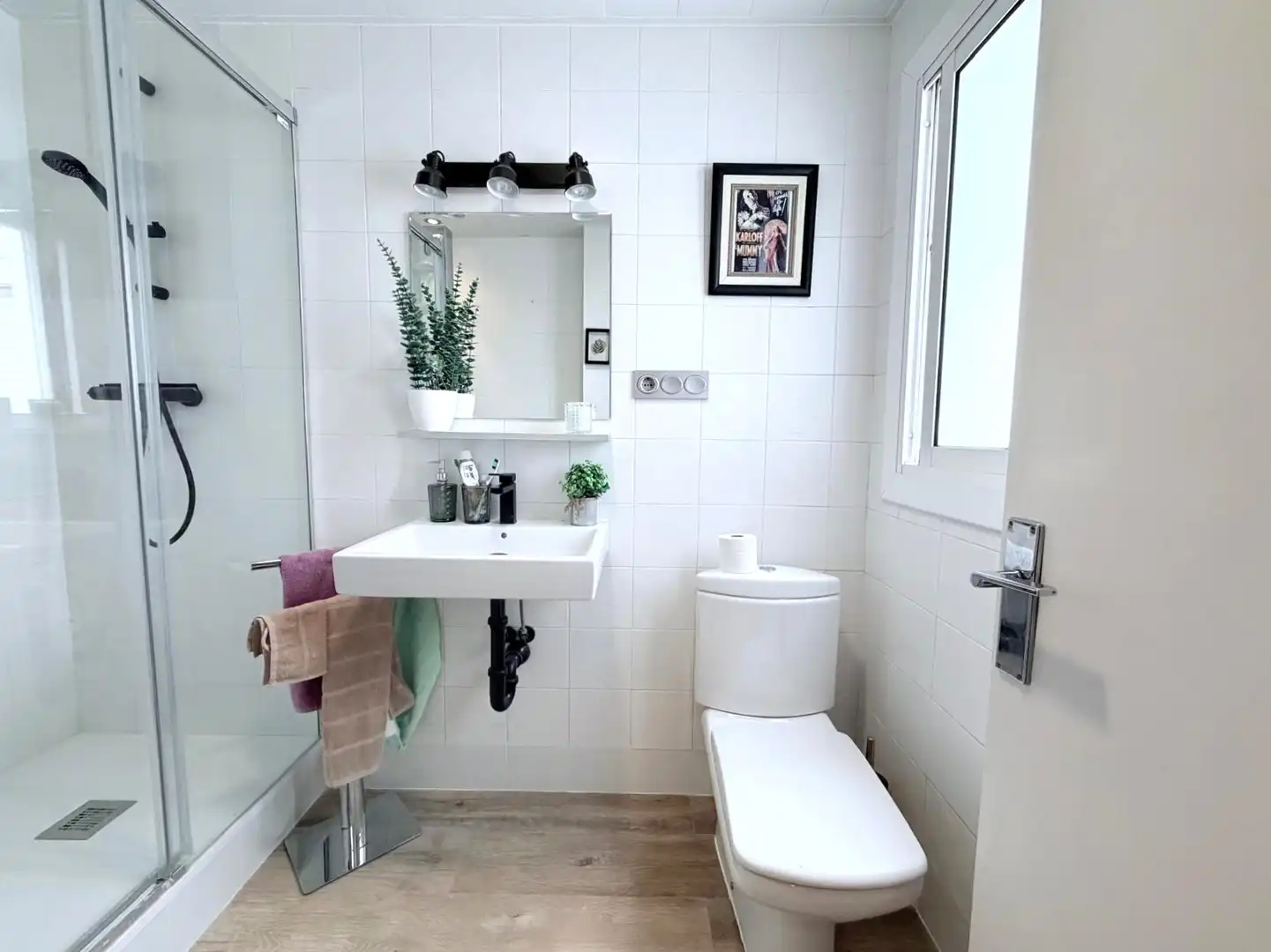 Badezimmer von Wohnung zum Verkauf in Terrassa mit Parkett und Terrasse