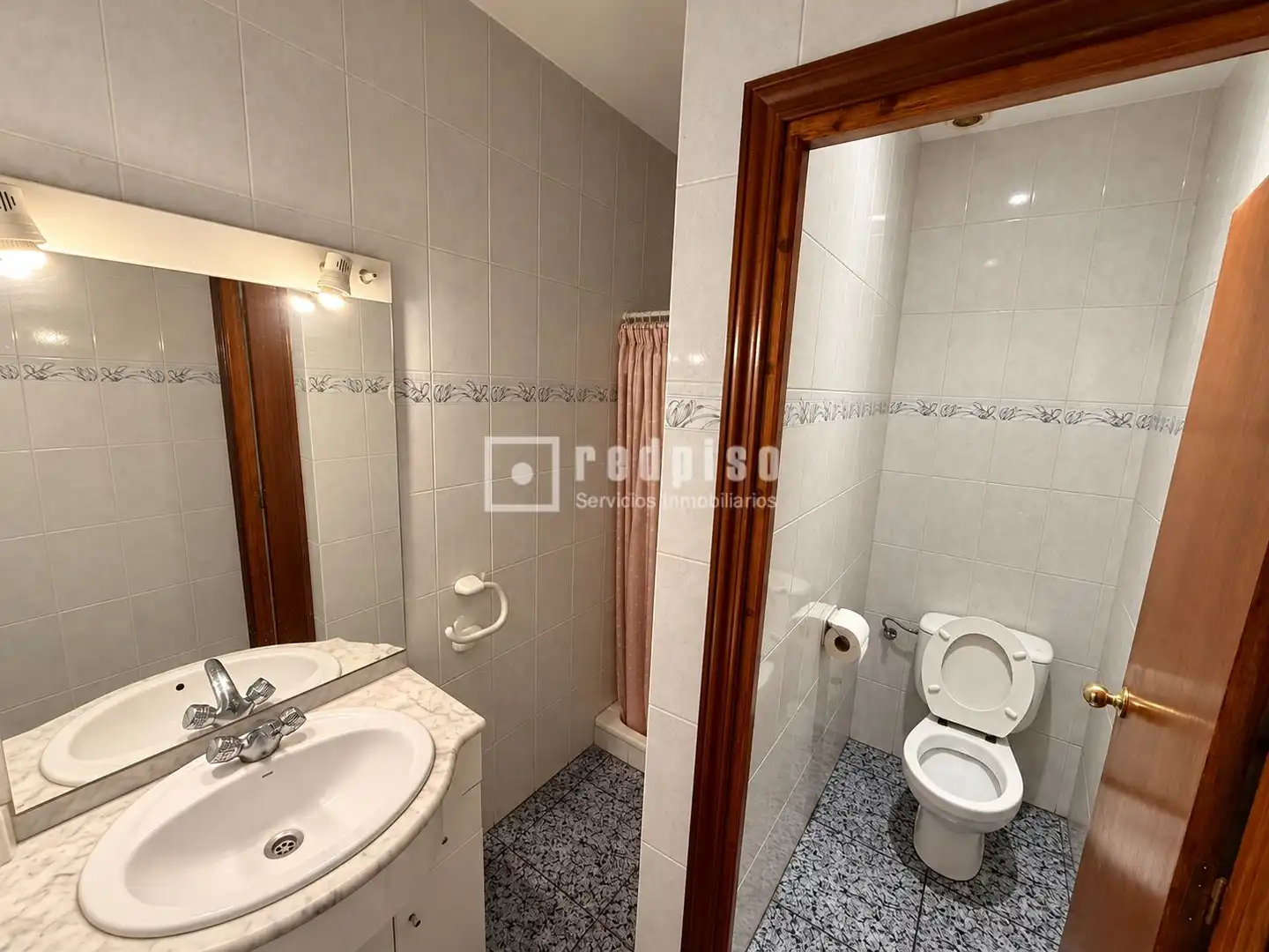 Bathroom of Buildings for sale in Tendilla, Guadalajara