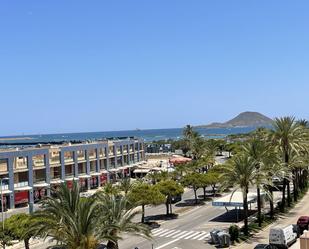 Vista exterior de Àtic en venda en La Manga del Mar Menor amb Aire condicionat i Terrassa