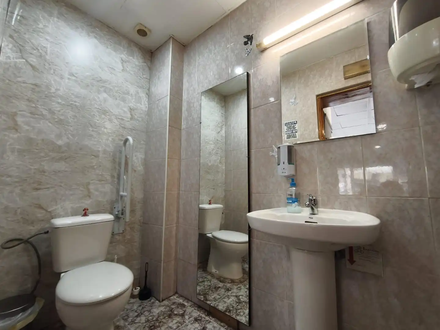 Badezimmer von Geschaftsraum zur Miete in  Palma de Mallorca mit Klimaanlage und Möbliert