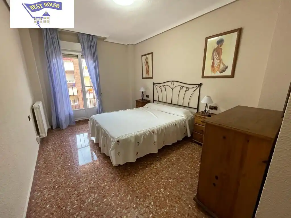 Wohnung zur Miete in Ensanche - Franciscanos