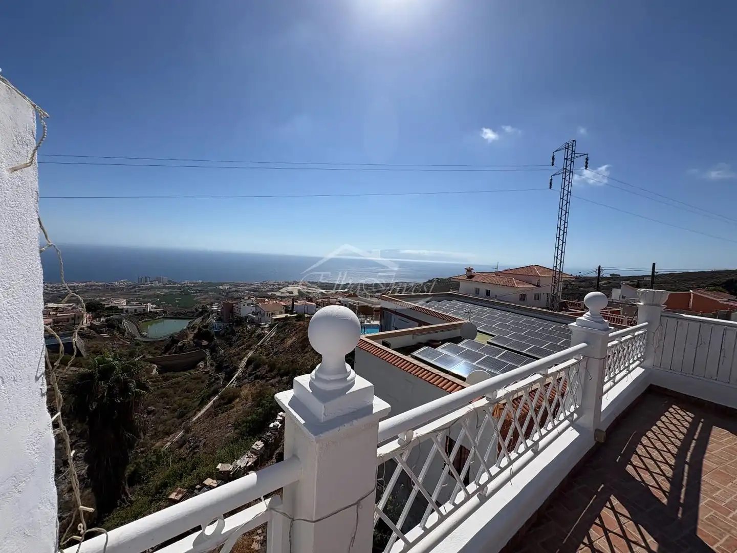 Vista exterior de Casa adosada en venda en Adeje amb Aire condicionat, Terrassa i Moblat