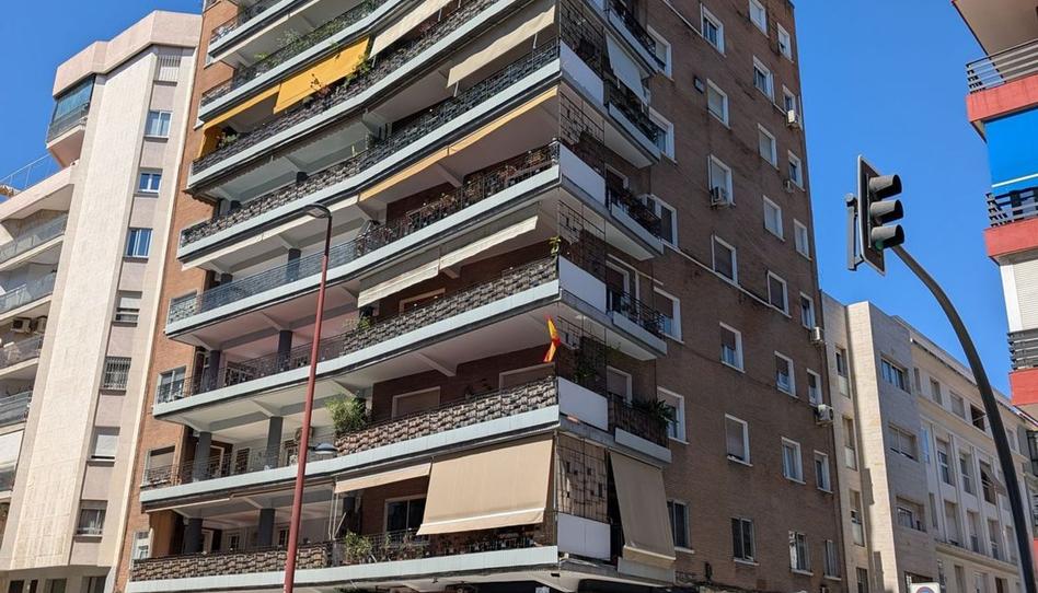 Foto 1 de Piso en venta en Los Remedios, Sevilla