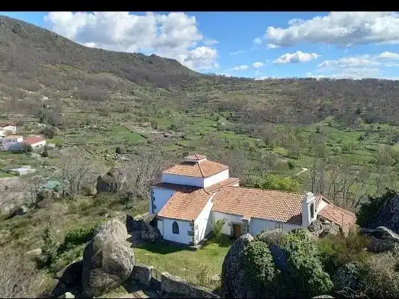 Vista exterior de Casa adosada en venda en Cabezabellosa, Cáceres