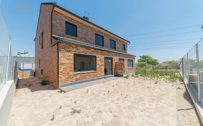 Exterior view of Single-family semi-detached for sale in Arroyomolinos (Madrid)  with Air Conditioner