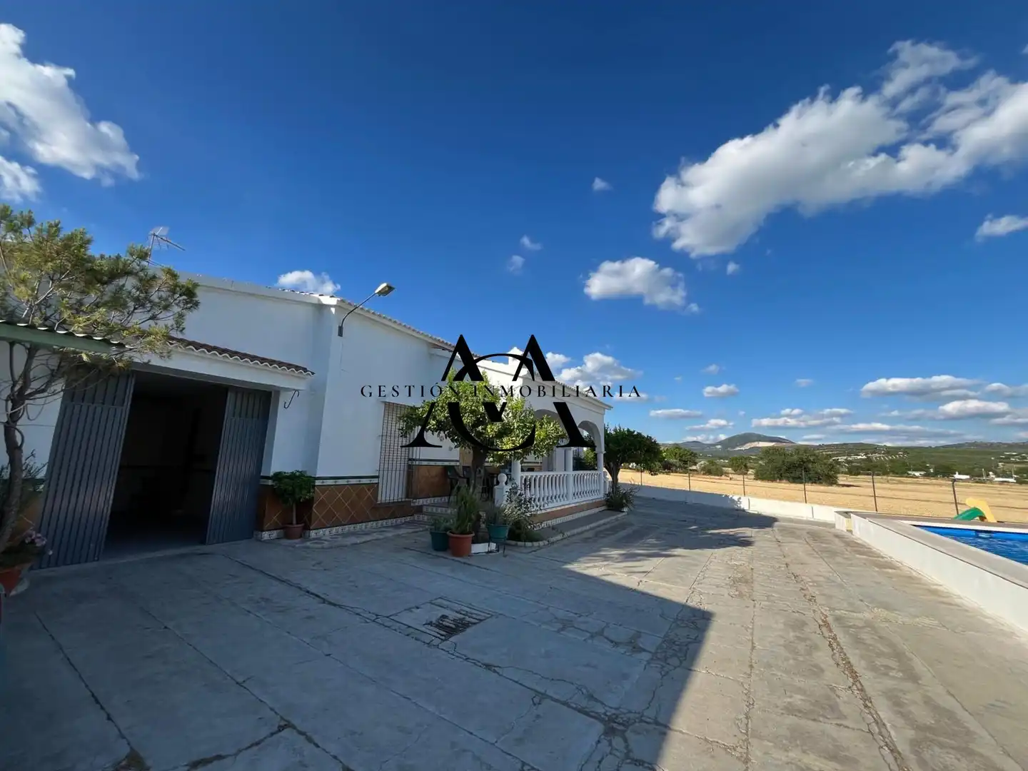 Vista exterior de Casa o chalet en venta en Lucena con Terraza y Amueblado