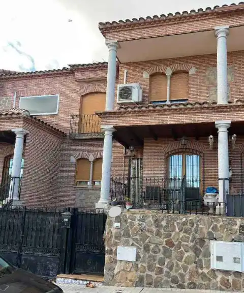 Adossat en venda a Azucena