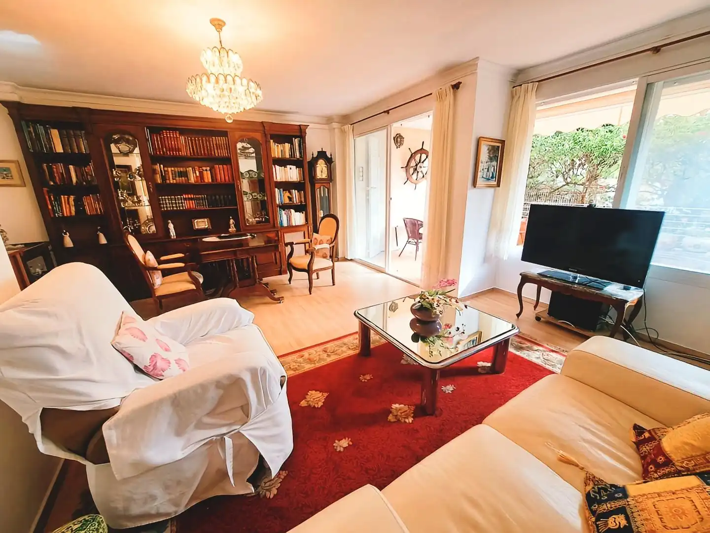 Wohnzimmer von Erdgeschoss zum Verkauf in Calvià mit Privatgarten, Parkett und Terrasse