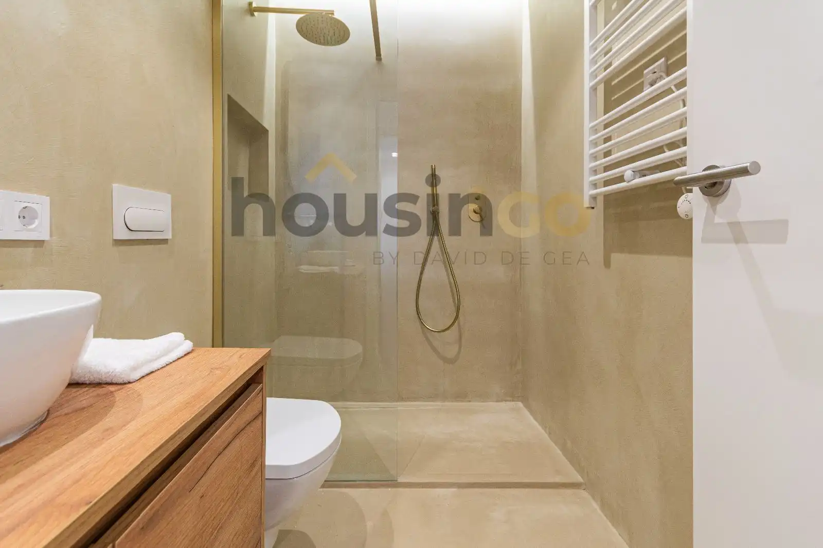 Bathroom of Flat for sale in Madrid  with Air Conditioner, Heating and Parquet flooring