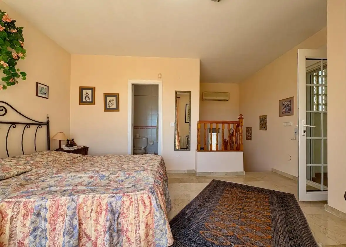 Chalet con terraza en venta en Calle canal de la mancha 19, imagen 24