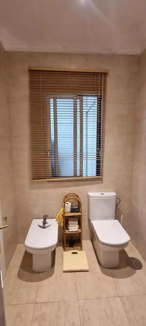 Baño de Piso en venta en Puente Genil con Aire acondicionado, Terraza y Trastero