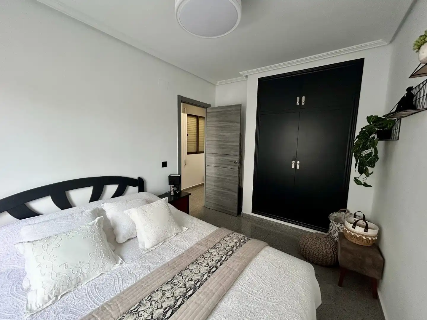 Dormitori de Apartament en venda en Orihuela amb Calefacció, Traster i Moblat