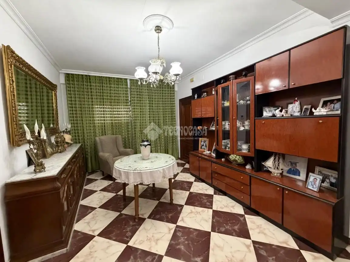 Sala d'estar de Casa o xalet en venda en Sevilla amb Aire condicionat i Balcó