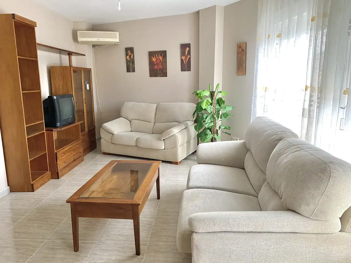 Wohnzimmer von Wohnung zur Miete in Navalmoral de la Mata mit Klimaanlage, Abstellraum und Möbliert